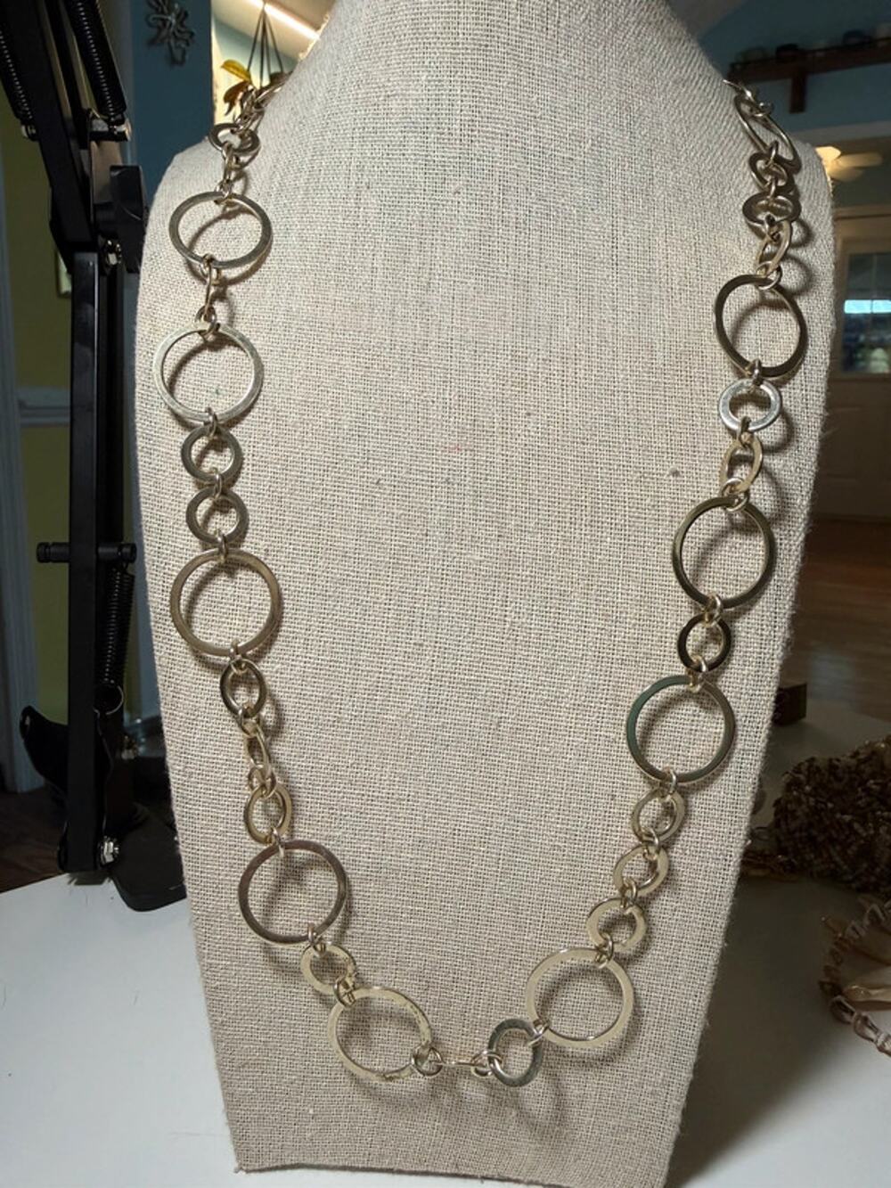 Chico’s gold tone linked circles necklace 17-21”